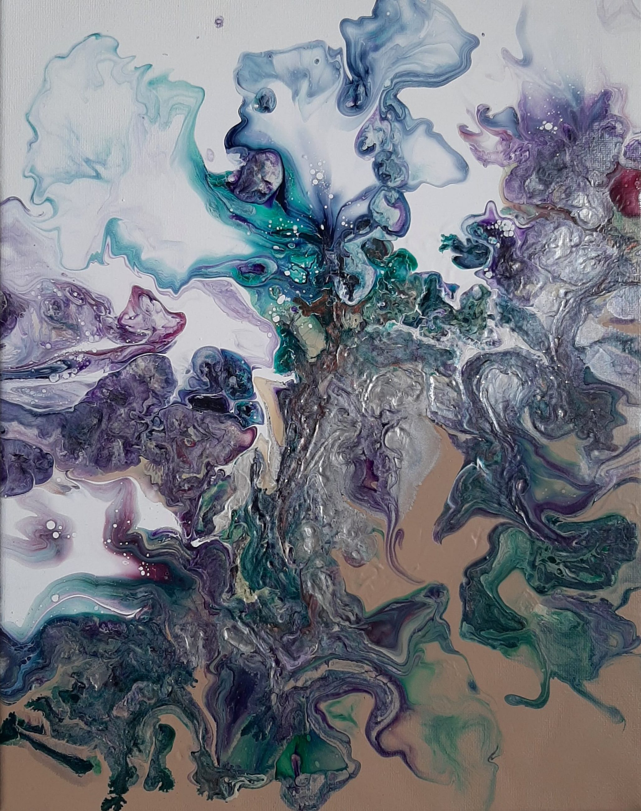 Beyond appearances, peinture abstraite à l’acrylique fluide aux tons blanc, turquoise, violet, beige et argent