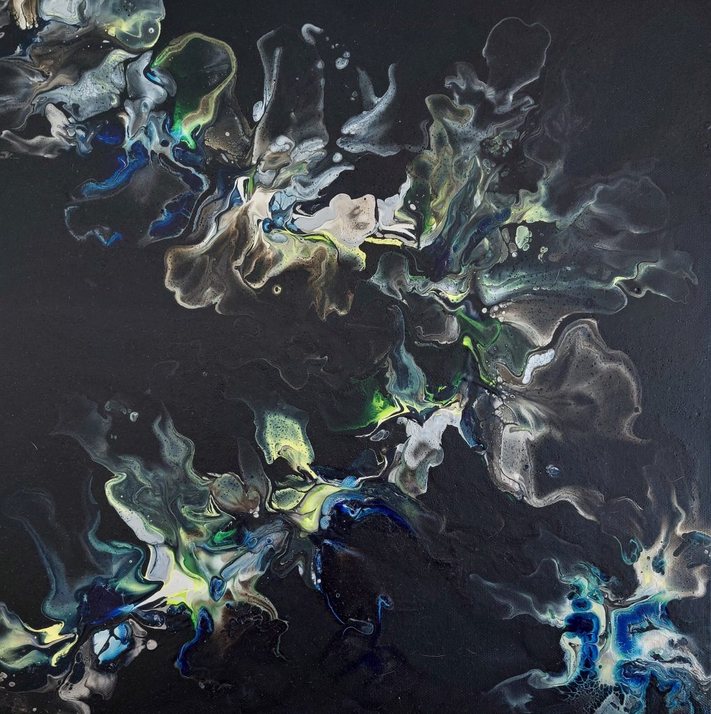 Metallic Blues, peinture abstraite à l’acrylique fluide dans des tons bleu, noir, gris et vert